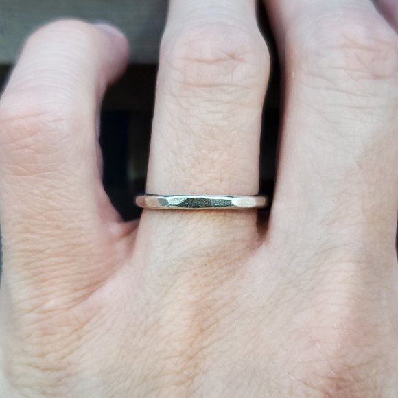 Size 7 Sterling Silver Flat Hammered Edges Ring - Picture 1 of 6